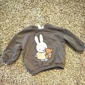 H&M Miffy Bunny Graphic Gray Knit Pullover Sweater 12-18M Crew Neck Snap